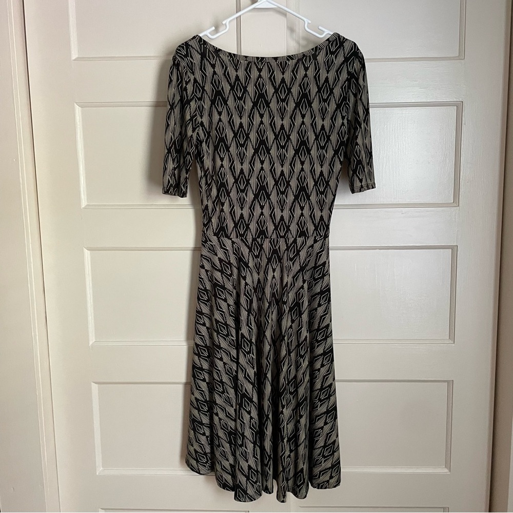 LuLaRoe Slinky Geo Print Dress Size Medium - Picture 3 of 3
